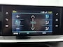 Peugeot e-2008 EV 136pk Allure 50 kWh Automaat | Navigatie | Achteruitrijcamera | 3D Cockpit | Climate Control | Cruise Control | Parkeersensoren | Apple CarPlay/Android Auto | DAB+ radio | Elektrisch inklapbare spiegels | Donker getint glas | 17"LMV |
