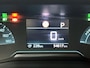 Peugeot e-2008 EV 136pk Allure 50 kWh Automaat | Navigatie | Achteruitrijcamera | 3D Cockpit | Climate Control | Cruise Control | Parkeersensoren | Apple CarPlay/Android Auto | DAB+ radio | Elektrisch inklapbare spiegels | Donker getint glas | 17"LMV |