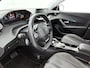 Peugeot e-2008 EV 136pk Allure 50 kWh Automaat | Navigatie | Achteruitrijcamera | 3D Cockpit | Climate Control | Cruise Control | Parkeersensoren | Apple CarPlay/Android Auto | DAB+ radio | Elektrisch inklapbare spiegels | Donker getint glas | 17"LMV |