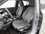Peugeot e-2008 EV 136pk Allure 50 kWh Automaat | Navigatie | Achteruitrijcamera | 3D Cockpit | Climate Control | Cruise Control | Parkeersensoren | Apple CarPlay/Android Auto | DAB+ radio | Elektrisch inklapbare spiegels | Donker getint glas | 17"LMV |