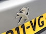 Peugeot e-2008 EV 136pk Allure 50 kWh Automaat | Navigatie | Achteruitrijcamera | 3D Cockpit | Climate Control | Cruise Control | Parkeersensoren | Apple CarPlay/Android Auto | DAB+ radio | Elektrisch inklapbare spiegels | Donker getint glas | 17"LMV |