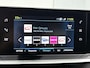 Peugeot e-2008 EV 136pk Allure 50 kWh Automaat | Navigatie | Achteruitrijcamera | 3D Cockpit | Climate Control | Cruise Control | Parkeersensoren | Apple CarPlay/Android Auto | DAB+ radio | Elektrisch inklapbare spiegels | Donker getint glas | 17"LMV |