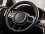 Volvo V90 2.0 T6 Plug-in hybrid AWD Ultimate Dark 350Pk Automaat (SOH 96,9%, PANORAMADAK, HARMAN/KARDON, LUCHTVERING, MEMORY SEATS, 360 CAMERA, HEAD-UP DISPLAY, STUUR/STOELVERWARMING, ZWART HEMEL, NIEUWSTAAT)