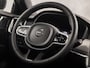 Volvo V90 2.0 T6 Plug-in hybrid AWD Ultimate Dark 350Pk Automaat (PANORAMADAK, HARMAN/KARDON, LUCHTVERING, MEMORY SEATS, 360 CAMERA, HEAD-UP DISPLAY, STUUR/STOELVERWARMING, ZWART HEMEL, NIEUWSTAAT)