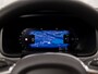 Volvo V90 2.0 T6 Plug-in hybrid AWD Ultimate Dark 350Pk Automaat (SOH 96,9%, PANORAMADAK, HARMAN/KARDON, LUCHTVERING, MEMORY SEATS, 360 CAMERA, HEAD-UP DISPLAY, STUUR/STOELVERWARMING, ZWART HEMEL, NIEUWSTAAT)