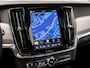 Volvo V90 2.0 T6 Plug-in hybrid AWD Ultimate Dark 350Pk Automaat (PANORAMADAK, HARMAN/KARDON, LUCHTVERING, MEMORY SEATS, 360 CAMERA, HEAD-UP DISPLAY, STUUR/STOELVERWARMING, ZWART HEMEL, NIEUWSTAAT)