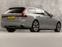 Volvo V90 2.0 T6 Plug-in hybrid AWD Ultimate Dark 350Pk Automaat (PANORAMADAK, HARMAN/KARDON, LUCHTVERING, MEMORY SEATS, 360 CAMERA, HEAD-UP DISPLAY, STUUR/STOELVERWARMING, ZWART HEMEL, NIEUWSTAAT)