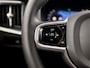 Volvo V90 2.0 T6 Plug-in hybrid AWD Ultimate Dark 350Pk Automaat (PANORAMADAK, HARMAN/KARDON, LUCHTVERING, MEMORY SEATS, 360 CAMERA, HEAD-UP DISPLAY, STUUR/STOELVERWARMING, ZWART HEMEL, NIEUWSTAAT)