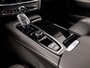 Volvo V90 2.0 T6 Plug-in hybrid AWD Ultimate Dark 350Pk Automaat (SOH 96,9%, PANORAMADAK, HARMAN/KARDON, LUCHTVERING, MEMORY SEATS, 360 CAMERA, HEAD-UP DISPLAY, STUUR/STOELVERWARMING, ZWART HEMEL, NIEUWSTAAT)