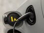 Volvo V90 2.0 T6 Plug-in hybrid AWD Ultimate Dark 350Pk Automaat (SOH 96,9%, PANORAMADAK, HARMAN/KARDON, LUCHTVERING, MEMORY SEATS, 360 CAMERA, HEAD-UP DISPLAY, STUUR/STOELVERWARMING, ZWART HEMEL, NIEUWSTAAT)