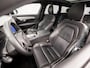 Volvo V90 2.0 T6 Plug-in hybrid AWD Ultimate Dark 350Pk Automaat (PANORAMADAK, HARMAN/KARDON, LUCHTVERING, MEMORY SEATS, 360 CAMERA, HEAD-UP DISPLAY, STUUR/STOELVERWARMING, ZWART HEMEL, NIEUWSTAAT)
