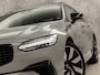 Volvo V90 2.0 T6 Plug-in hybrid AWD Ultimate Dark 350Pk Automaat (PANORAMADAK, HARMAN/KARDON, LUCHTVERING, MEMORY SEATS, 360 CAMERA, HEAD-UP DISPLAY, STUUR/STOELVERWARMING, ZWART HEMEL, NIEUWSTAAT)