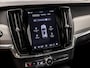 Volvo V90 2.0 T6 Plug-in hybrid AWD Ultimate Dark 350Pk Automaat (PANORAMADAK, HARMAN/KARDON, LUCHTVERING, MEMORY SEATS, 360 CAMERA, HEAD-UP DISPLAY, STUUR/STOELVERWARMING, ZWART HEMEL, NIEUWSTAAT)