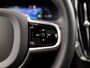 Volvo V90 2.0 T6 Plug-in hybrid AWD Ultimate Dark 350Pk Automaat (SOH 96,9%, PANORAMADAK, HARMAN/KARDON, LUCHTVERING, MEMORY SEATS, 360 CAMERA, HEAD-UP DISPLAY, STUUR/STOELVERWARMING, ZWART HEMEL, NIEUWSTAAT)