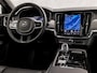 Volvo V90 2.0 T6 Plug-in hybrid AWD Ultimate Dark 350Pk Automaat (PANORAMADAK, HARMAN/KARDON, LUCHTVERING, MEMORY SEATS, 360 CAMERA, HEAD-UP DISPLAY, STUUR/STOELVERWARMING, ZWART HEMEL, NIEUWSTAAT)