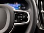 Volvo V90 2.0 T6 Plug-in hybrid AWD Ultimate Dark 350Pk Automaat (PANORAMADAK, HARMAN/KARDON, LUCHTVERING, MEMORY SEATS, 360 CAMERA, HEAD-UP DISPLAY, STUUR/STOELVERWARMING, ZWART HEMEL, NIEUWSTAAT)