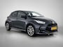 Toyota Yaris 1.5 Hybrid 130 Executive | BTW voertuig | Dealer onderhouden | Dodehoek detectie | Stoel+stuurverwarming | Parkeersensoren voor+achter | Draadloze telefoonlader | Navigatie | Apple CarPlay/Android Auto |