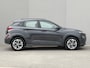 Hyundai Kona Electric EV Fashion 39 kWh / 3 fase laden / SOH 100% / Fabrieksgarantie accu t/m 05-2030 / Dealer Onderhouden / All-Season Banden / Stuur-/Stoelverwarming / Navigatie via Apple Carplay/Android Auto / Achteruitrijcamera /
