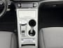 Hyundai Kona Electric EV Fashion 39 kWh / 3 fase laden / SOH 100% / Fabrieksgarantie accu t/m 05-2030 / Dealer Onderhouden / All-Season Banden / Stuur-/Stoelverwarming / Navigatie via Apple Carplay/Android Auto / Achteruitrijcamera /