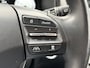 Hyundai Kona Electric EV Fashion 39 kWh / 3 fase laden / SOH 100% / Fabrieksgarantie accu t/m 05-2030 / Dealer Onderhouden / All-Season Banden / Stuur-/Stoelverwarming / Navigatie via Apple Carplay/Android Auto / Achteruitrijcamera /