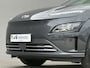 Hyundai Kona Electric EV Fashion 39 kWh / 3 fase laden / SOH 100% / Fabrieksgarantie accu t/m 05-2030 / Dealer Onderhouden / All-Season Banden / Stuur-/Stoelverwarming / Navigatie via Apple Carplay/Android Auto / Achteruitrijcamera /