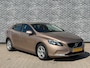 Volvo V40 1.6 T3 Kinetic | Trekhaak | RTI Navigatie | High Performance Audio | Bluetooth | Achteruitrijcamera | Parkeersensoren | Climate Control | Cruise Control | Lichtmetalen Velgen