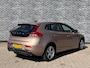 Volvo V40 1.6 T3 Kinetic | Trekhaak | RTI Navigatie | High Performance Audio | Bluetooth | Achteruitrijcamera | Parkeersensoren | Climate Control | Cruise Control | Lichtmetalen Velgen