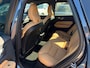 Volvo XC60 2.0 B5 Ultimate Dark | Trekhaak | Luchtvering | Nappaleder | Stoelventilatie | Head-up Display | Panoramadak | Harman Kardon Audio | 360 Graden Camera | Keyless Entry | Elektrische Achterklep | Stoelverwarming voor en achter | Cruise Control Adaptief | BLIS | Google Navigatie | Apple Carplay | Android Auto
