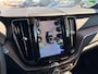Volvo XC60 2.0 B5 Ultimate Dark | Trekhaak | Luchtvering | Nappaleder | Stoelventilatie | Head-up Display | Panoramadak | Harman Kardon Audio | 360 Graden Camera | Keyless Entry | Elektrische Achterklep | Stoelverwarming voor en achter | Cruise Control Adaptief | BLIS | Google Navigatie | Apple Carplay | Android Auto