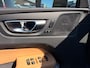 Volvo XC60 2.0 B5 Ultimate Dark | Trekhaak | Luchtvering | Nappaleder | Stoelventilatie | Head-up Display | Panoramadak | Harman Kardon Audio | 360 Graden Camera | Keyless Entry | Elektrische Achterklep | Stoelverwarming voor en achter | Cruise Control Adaptief | BLIS | Google Navigatie | Apple Carplay | Android Auto