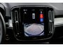 Volvo XC40 2.0 B4 Plus Dark | Trekhaak | Harman Kardon Audio | Achteruitrijcamera | Parkeersensoren | Keyless Entry | Elektrische Achterklep | Elektrisch Verstelbare Voorstoelen | Stoelverwarming | Google Navigatie | Apple Carplay | Android Auto | Lichtmetalen Velgen 18 inch