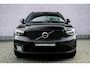Volvo XC40 2.0 B4 Plus Dark | Trekhaak | Harman Kardon Audio | Achteruitrijcamera | Parkeersensoren | Keyless Entry | Elektrische Achterklep | Elektrisch Verstelbare Voorstoelen | Stoelverwarming | Google Navigatie | Apple Carplay | Android Auto | Lichtmetalen Velgen 18 inch