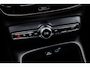 Volvo XC40 2.0 B4 Plus Dark | Trekhaak | Harman Kardon Audio | Achteruitrijcamera | Parkeersensoren | Keyless Entry | Elektrische Achterklep | Elektrisch Verstelbare Voorstoelen | Stoelverwarming | Google Navigatie | Apple Carplay | Android Auto | Lichtmetalen Velgen 18 inch