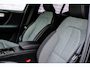 Volvo XC40 2.0 B4 Plus Dark | Trekhaak | Harman Kardon Audio | Achteruitrijcamera | Parkeersensoren | Keyless Entry | Elektrische Achterklep | Elektrisch Verstelbare Voorstoelen | Stoelverwarming | Google Navigatie | Apple Carplay | Android Auto | Lichtmetalen Velgen 18 inch