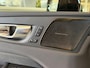 Volvo XC60 2.0 Recharge T8 AWD R-Design | Plug-in Hybrid (PHEV) | Panoramadak | Head-up Display | Harman Kardon Audio | 360 Graden Camera | Keyless Entry | Elektrische Achterklep | Stoelverwarming voor en achter | Cruise Control Adaptief | BLIS | Navigatie | Apple Carplay | Android Auto