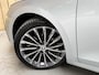 Skoda Octavia Combi 1.0 e-TSI Business Edition Plus Automaat | Panoramadak | Leer/alcantara bekleding | Stoel- en stuurverwarming | Achteruitrijcamera | Elektrisch uitklapbare trekhaak | Sfeerverlichting | Adaptieve cruise control