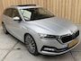 Skoda Octavia Combi 1.0 e-TSI Business Edition Plus Automaat | Panoramadak | Leer/alcantara bekleding | Stoel- en stuurverwarming | Achteruitrijcamera | Elektrisch uitklapbare trekhaak | Sfeerverlichting | Adaptieve cruise control