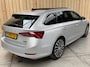 Skoda Octavia Combi 1.0 e-TSI Business Edition Plus Automaat | Panoramadak | Leer/alcantara bekleding | Stoel- en stuurverwarming | Achteruitrijcamera | Elektrisch uitklapbare trekhaak | Sfeerverlichting | Adaptieve cruise control