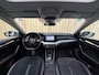 Skoda Octavia Combi 1.0 e-TSI Business Edition Plus Automaat | Panoramadak | Leer/alcantara bekleding | Stoel- en stuurverwarming | Achteruitrijcamera | Elektrisch uitklapbare trekhaak | Sfeerverlichting | Adaptieve cruise control