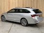 Skoda Octavia Combi 1.0 e-TSI Business Edition Plus Automaat | Panoramadak | Leer/alcantara bekleding | Stoel- en stuurverwarming | Achteruitrijcamera | Elektrisch uitklapbare trekhaak | Sfeerverlichting | Adaptieve cruise control