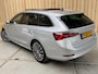 Skoda Octavia Combi 1.0 e-TSI Business Edition Plus Automaat | Panoramadak | Leer/alcantara bekleding | Stoel- en stuurverwarming | Achteruitrijcamera | Elektrisch uitklapbare trekhaak | Sfeerverlichting | Adaptieve cruise control