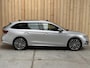 Skoda Octavia Combi 1.0 e-TSI Business Edition Plus Automaat | Panoramadak | Leer/alcantara bekleding | Stoel- en stuurverwarming | Achteruitrijcamera | Elektrisch uitklapbare trekhaak | Sfeerverlichting | Adaptieve cruise control
