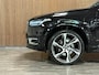 Volvo XC90 T8 AWD Recharge Inscription | Luchtvering | Trekhaak | 360 Camera | Harman Kardon | Adaptieve Cruise Control | Stoelverwarming voor+achter | Stuurwielverwarming | Schuifdak | 22 Inch | Full LED Meesturende koplampen | Standkachel met Volvo On Call App | Gelamineerde/geluidwerende zijruiten | Pilot Assist | BLIS Dode Hoek Detectie | Elektrische voorstoelen geheugen | Lederen bekleding | Zitting verlenging voorstoelen | Keyless Drive | Parkeersensoren voor+achter | Privacy Glass | Elektrisch bedienbare achterklep | Geïntegreerde zongordijnen achterportieren | Geïntegreerd kinderzitje achterin | 7-Persoons | 4-Zone Climate Control | DAB Radio | Apple Carplay/Android Auto | Alarm Klasse III | Volvo On Call met mobiele App functie | Onyx Black Metallic |