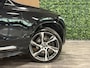 Volvo XC90 T8 AWD Recharge Inscription | Luchtvering | Trekhaak | 360 Camera | Harman Kardon | Adaptieve Cruise Control | Stoelverwarming voor+achter | Stuurwielverwarming | Schuifdak | 22 Inch | Full LED Meesturende koplampen | Standkachel met Volvo On Call App | Gelamineerde/geluidwerende zijruiten | Pilot Assist | BLIS Dode Hoek Detectie | Elektrische voorstoelen geheugen | Lederen bekleding | Zitting verlenging voorstoelen | Keyless Drive | Parkeersensoren voor+achter | Privacy Glass | Elektrisch bedienbare achterklep | Geïntegreerde zongordijnen achterportieren | Geïntegreerd kinderzitje achterin | 7-Persoons | 4-Zone Climate Control | DAB Radio | Apple Carplay/Android Auto | Alarm Klasse III | Volvo On Call met mobiele App functie | Onyx Black Metallic |