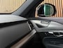 Volvo XC90 T8 AWD Recharge Inscription | Luchtvering | Trekhaak | 360 Camera | Harman Kardon | Adaptieve Cruise Control | Stoelverwarming voor+achter | Stuurwielverwarming | Schuifdak | 22 Inch | Full LED Meesturende koplampen | Standkachel met Volvo On Call App | Gelamineerde/geluidwerende zijruiten | Pilot Assist | BLIS Dode Hoek Detectie | Elektrische voorstoelen geheugen | Lederen bekleding | Zitting verlenging voorstoelen | Keyless Drive | Parkeersensoren voor+achter | Privacy Glass | Elektrisch bedienbare achterklep | Geïntegreerde zongordijnen achterportieren | Geïntegreerd kinderzitje achterin | 7-Persoons | 4-Zone Climate Control | DAB Radio | Apple Carplay/Android Auto | Alarm Klasse III | Volvo On Call met mobiele App functie | Onyx Black Metallic |
