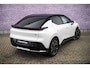 Lynk & Co 02 More 66 kWh | 445 km elektrisch bereik | Adaptive Cruise Control | Panoramadak | Harman Kardon Premium Audio Systeem | 360 graden camera | Dodehoekdetectie | Stoel/Stuurverwarming | Apple CarPlay/Android Auto | 20"LM-velgen | Elektrisch bedienbare voorstoelen met geheugenfunctie | Klimaat warmtepomp | Elektrisch bedienbare achterklep |