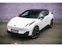 Lynk & Co 02 More 66 kWh | 445 km elektrisch bereik | Adaptive Cruise Control | Panoramadak | Harman Kardon Premium Audio Systeem | 360 graden camera | Dodehoekdetectie | Stoel/Stuurverwarming | Apple CarPlay/Android Auto | 20"LM-velgen | Elektrisch bedienbare voorstoelen met geheugenfunctie | Klimaat warmtepomp | Elektrisch bedienbare achterklep |