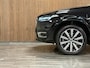 Volvo XC90 T8 AWD Recharge Inscription | 360° Camera | Head-Up Display | Harman Kardon | Adaptieve Cruise Control | Stoel en Stuurwielverwarming | Standkachel met Volvo On Call App | Pilot Assist | BLIS Dode Hoek Detectie | Schuifdak | Elektrische voorstoelen geheugen | Lederen bekleding | Zitting verlenging voorstoelen | 20 Inch | Keyless Drive | Parkeersensoren voor+achter | Privacy Glass | Elektrisch bedienbare achterklep | 7-Persoons | 4-Zone Climate Control | DAB Radio | Apple Carplay/Android Auto | Volvo On Call met mobiele App functie | Onyx Black Metallic |