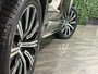Volvo XC90 T8 AWD Recharge Inscription | 360° Camera | Head-Up Display | Harman Kardon | Adaptieve Cruise Control | Stoel en Stuurwielverwarming | Standkachel met Volvo On Call App | Pilot Assist | BLIS Dode Hoek Detectie | Schuifdak | Elektrische voorstoelen geheugen | Lederen bekleding | Zitting verlenging voorstoelen | 20 Inch | Keyless Drive | Parkeersensoren voor+achter | Privacy Glass | Elektrisch bedienbare achterklep | 7-Persoons | 4-Zone Climate Control | DAB Radio | Apple Carplay/Android Auto | Volvo On Call met mobiele App functie | Onyx Black Metallic |