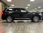 Volvo XC90 T8 AWD Recharge Inscription | 360° Camera | Head-Up Display | Harman Kardon | Adaptieve Cruise Control | Stoel en Stuurwielverwarming | Standkachel met Volvo On Call App | Pilot Assist | BLIS Dode Hoek Detectie | Schuifdak | Elektrische voorstoelen geheugen | Lederen bekleding | Zitting verlenging voorstoelen | 20 Inch | Keyless Drive | Parkeersensoren voor+achter | Privacy Glass | Elektrisch bedienbare achterklep | 7-Persoons | 4-Zone Climate Control | DAB Radio | Apple Carplay/Android Auto | Volvo On Call met mobiele App functie | Onyx Black Metallic |